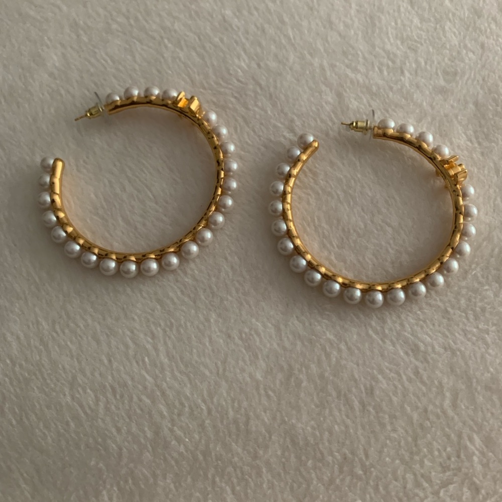 Chanel pearl hoops. - Picture 2 of 9